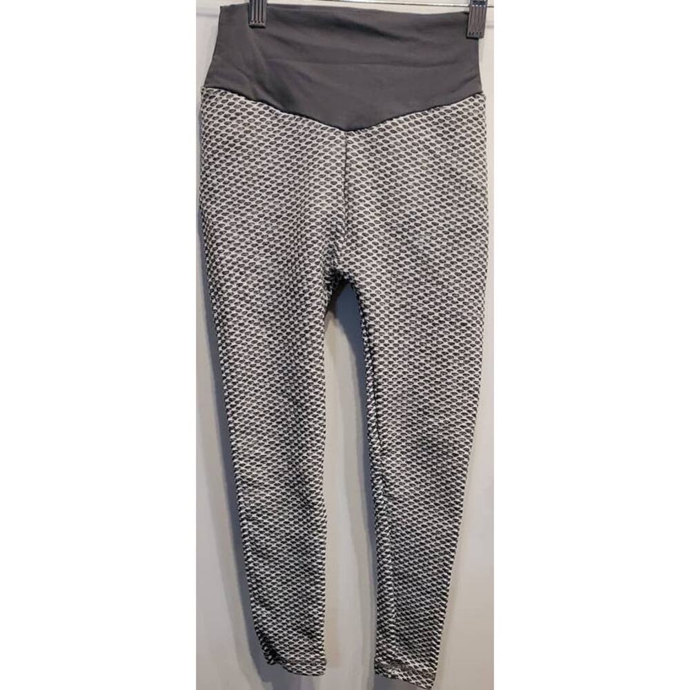Gray & White Textured Scrunchy Butt Leggings Size Small